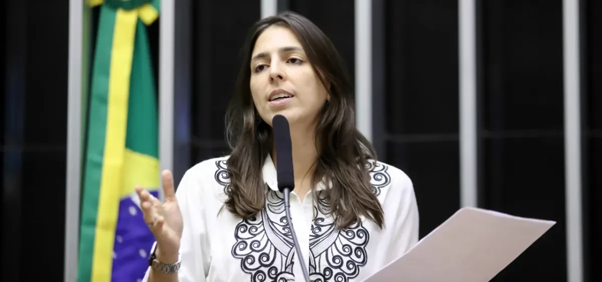 Natália Bonavides relata ameaça de estupro e esquartejamento