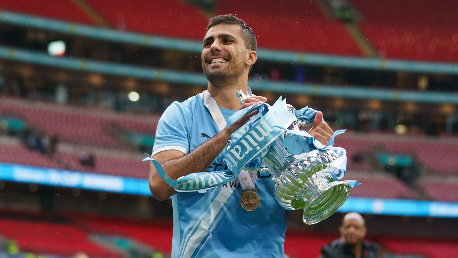 Rodri defende Manchester City após condenação por regras financeiras