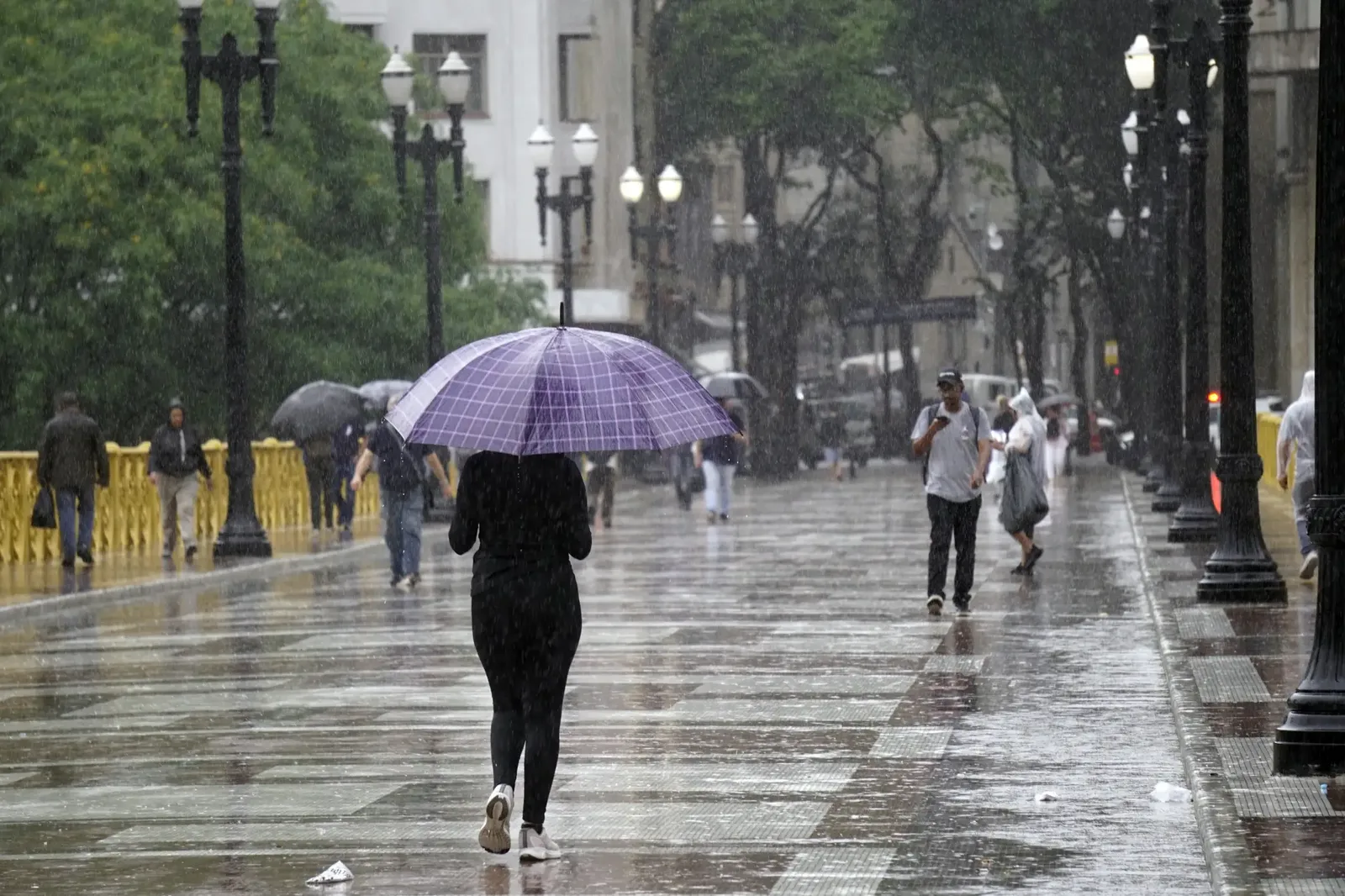 Frente fria e ciclone elevam risco de temporais no Centro-Sul
