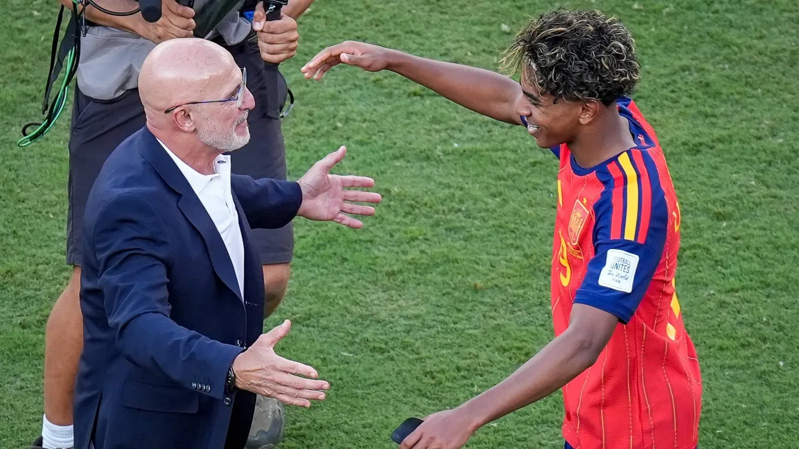 Yamal brilha contra a Croácia, mas técnico destaca humildade do atacante