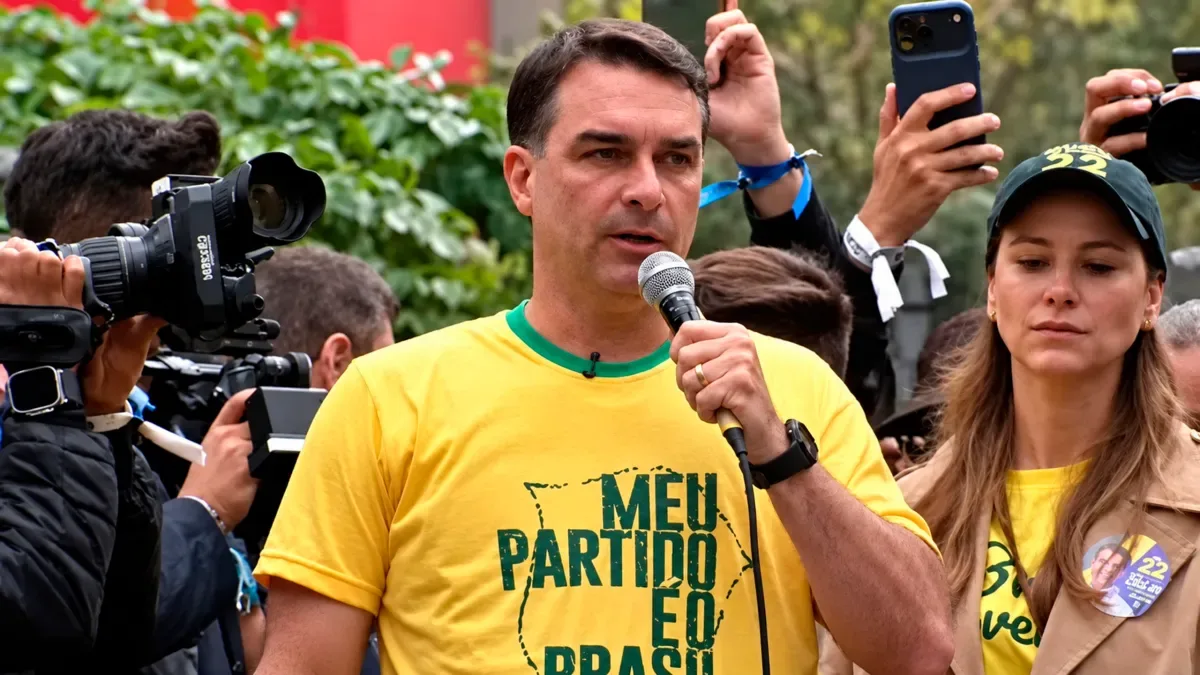 Ato de Flávio Bolsonaro em São Paulo reúne 28,5 mil pessoas no 7 de Setembro