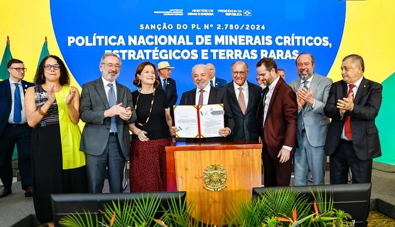 Lula sanciona política para ampliar processamento de minerais críticos no Brasil
