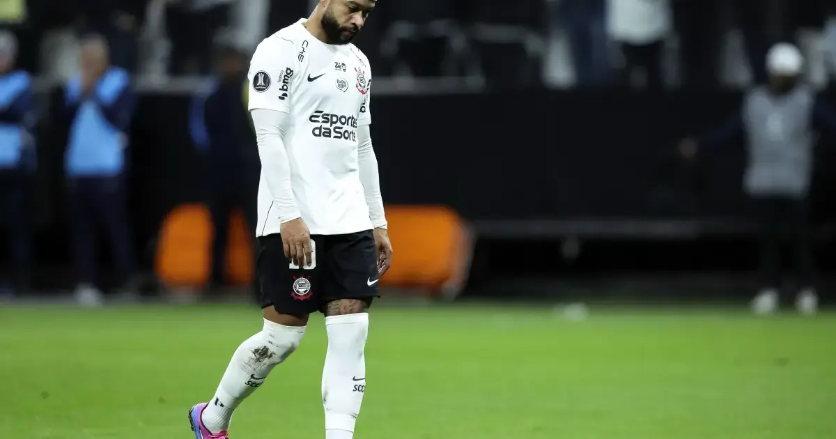 Memphis Depay vive queda de produção após renovar com o Corinthians