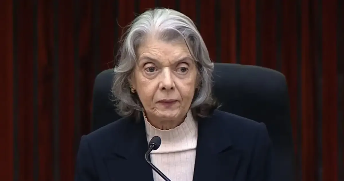 Cármen Lúcia pede desculpas por crise no STF durante julgamento