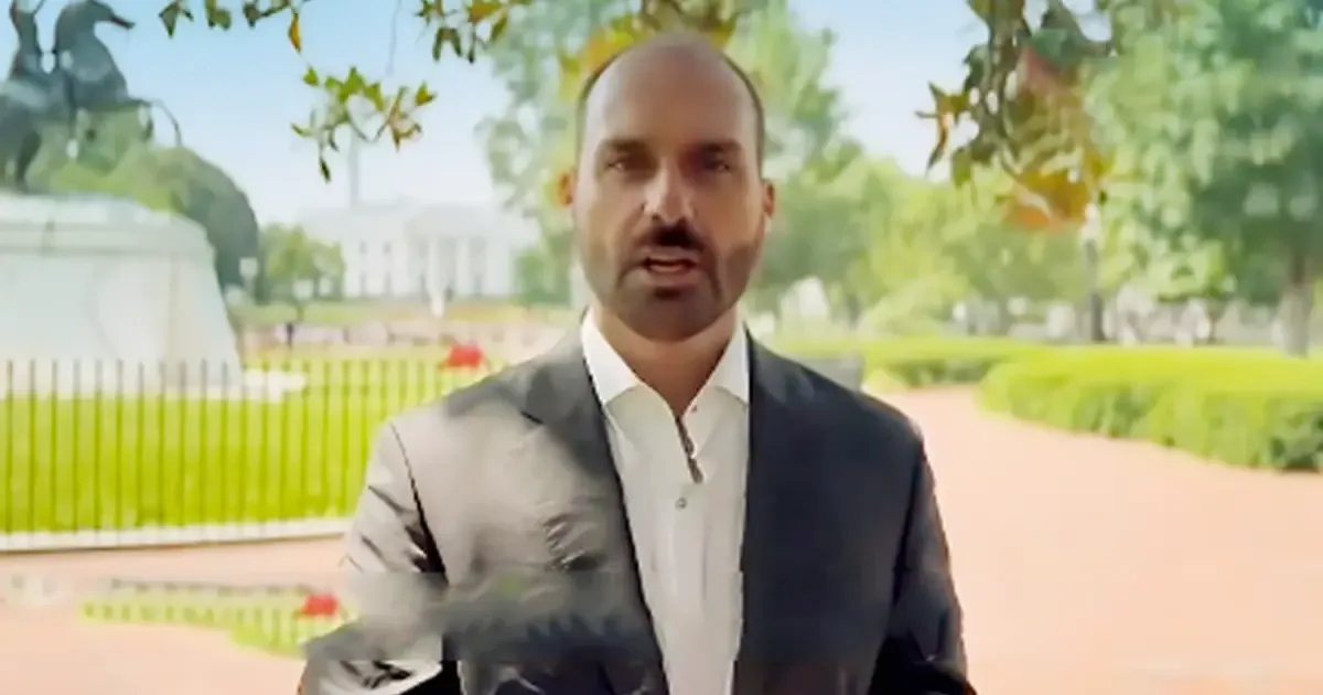 Eduardo Bolsonaro é demitido da Polícia Federal por abandono de emprego