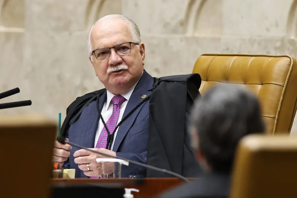 Fachin marca reunião com TSE após decisão de Dino sobre postagens