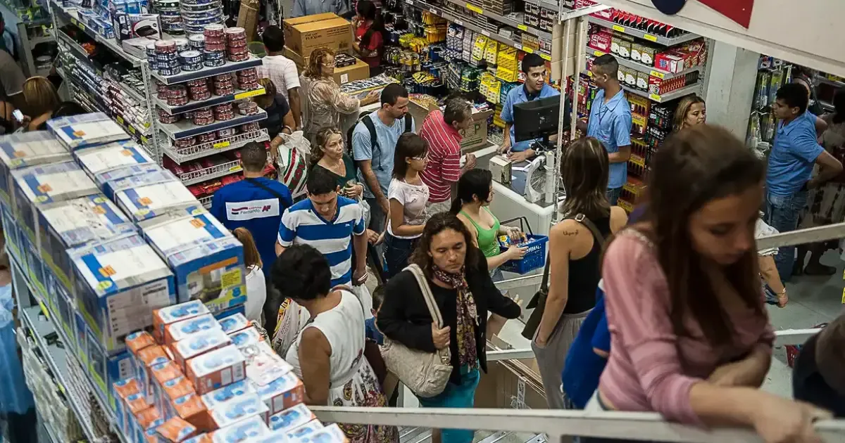 Serviços mantêm volume em julho e ficam 0,2% abaixo do recorde histórico