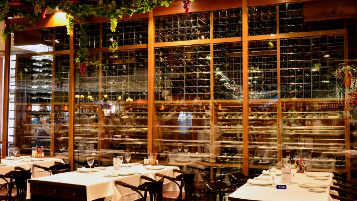 Rancho Português reúne 700 rótulos e 47 páginas de vinhos em São Paulo