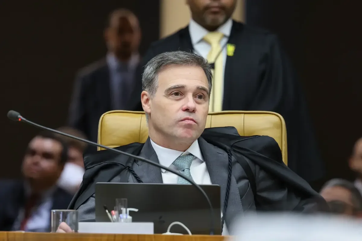 André Mendonça alcança 4 milhões de seguidores e ganha fanpages