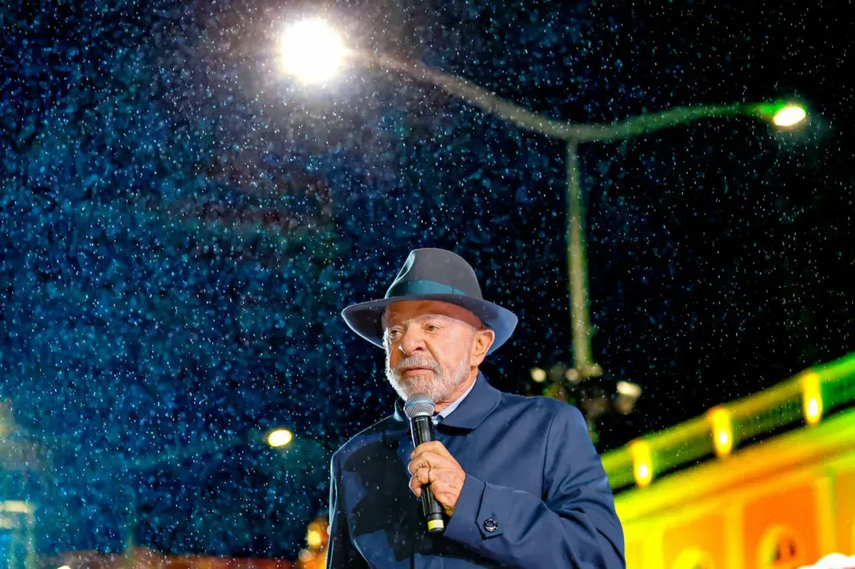 Lula atribui a Bolsonaro transformação de Vorcaro em banqueiro e diz que Banco Master foi fechado