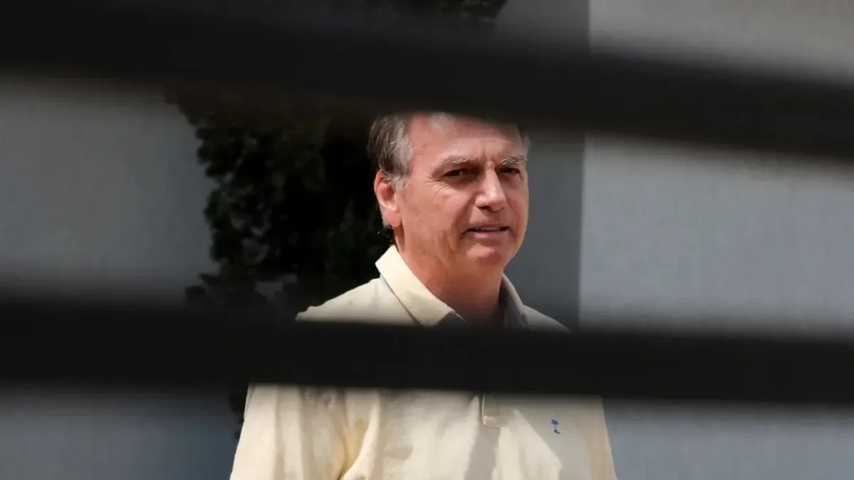 Defesa de Bolsonaro pede ao STF nova suspensão da pena por provas digitais