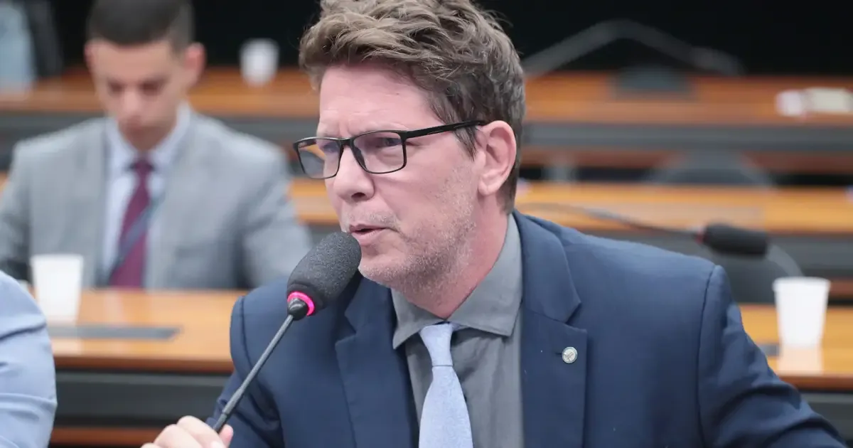 Dino aponta Mario Frias como liderança em hipótese investigativa sobre desvio de recursos