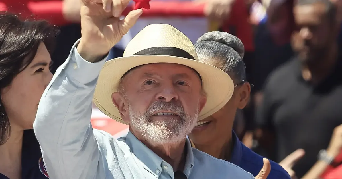 Lula faz último ato antes do primeiro turno e critica adversários na Paulista