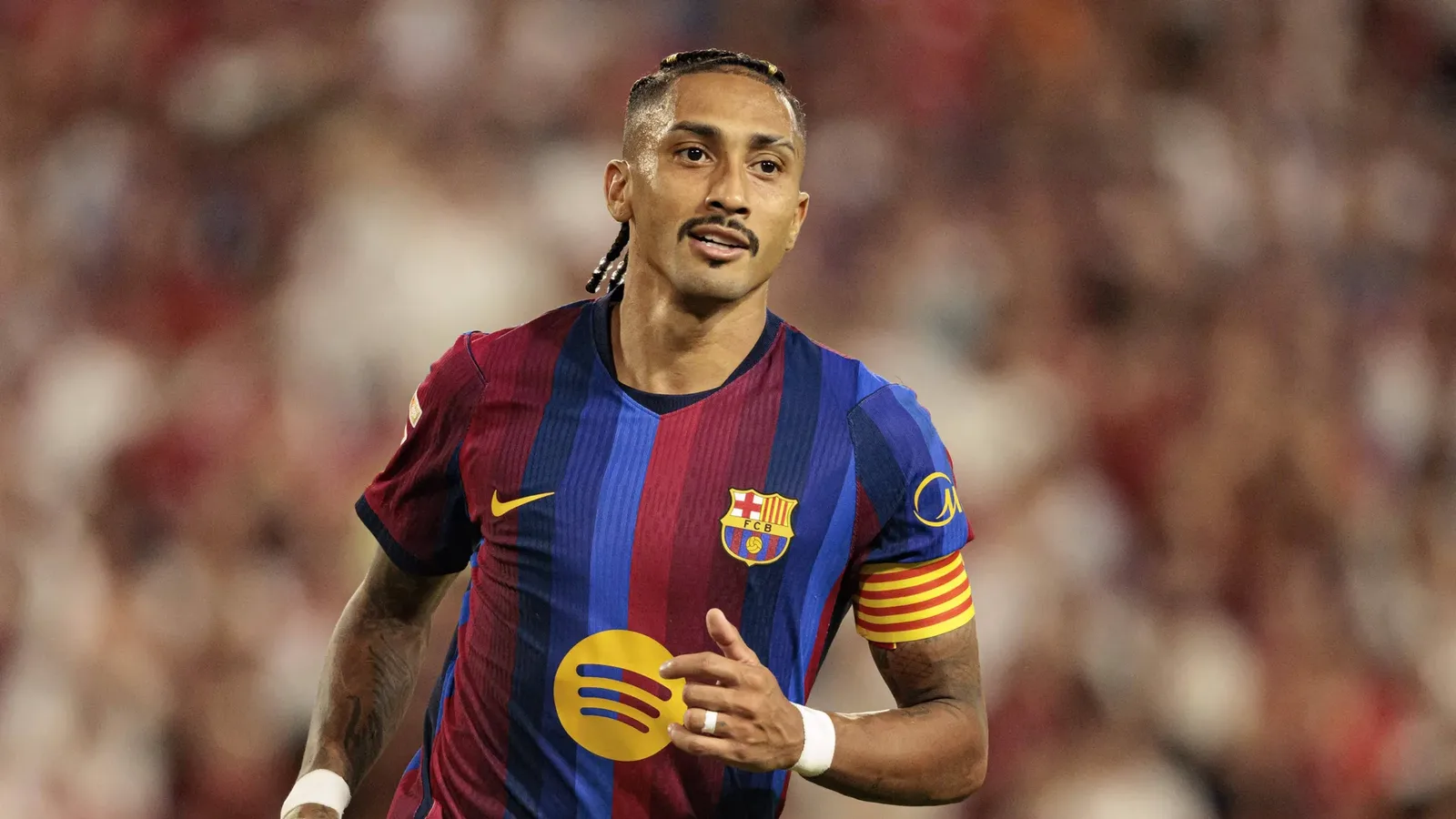Técnico do Sevilla questiona ausência de Raphinha na Bola de Ouro