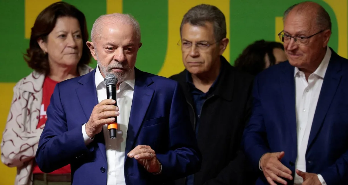 Lula diz que inicia nova campanha após ficar atrás de Flávio no primeiro turno