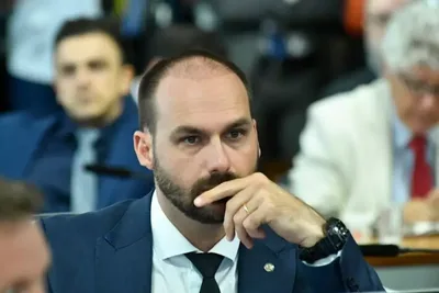 Eduardo Bolsonaro é demitido da Polícia Federal por abandono de cargo