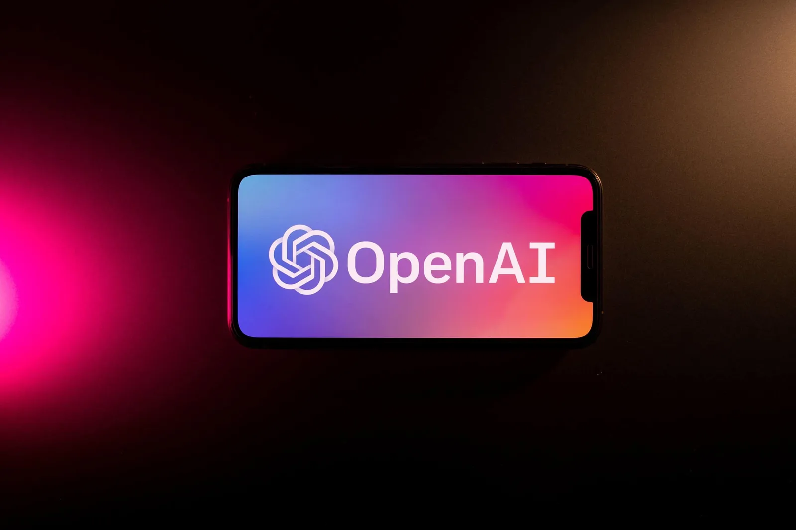 Ex-OpenAI questiona ritmo de lançamentos e defende mais controle sobre a IA