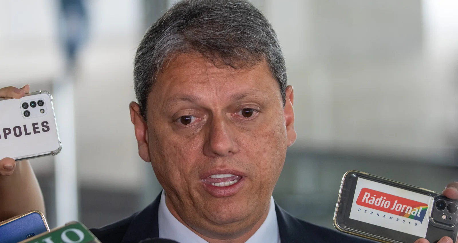 Tarcísio de Freitas vence Haddad e garante novo mandato em São Paulo