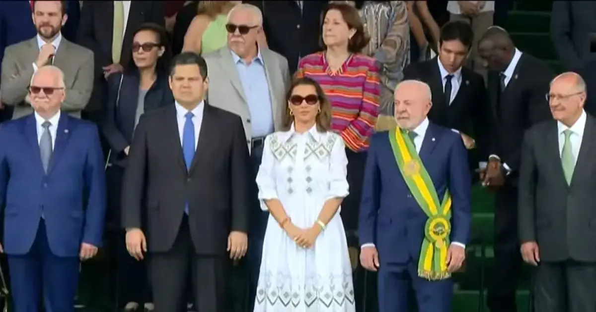Lula participa de desfile de 7 de setembro em Brasília