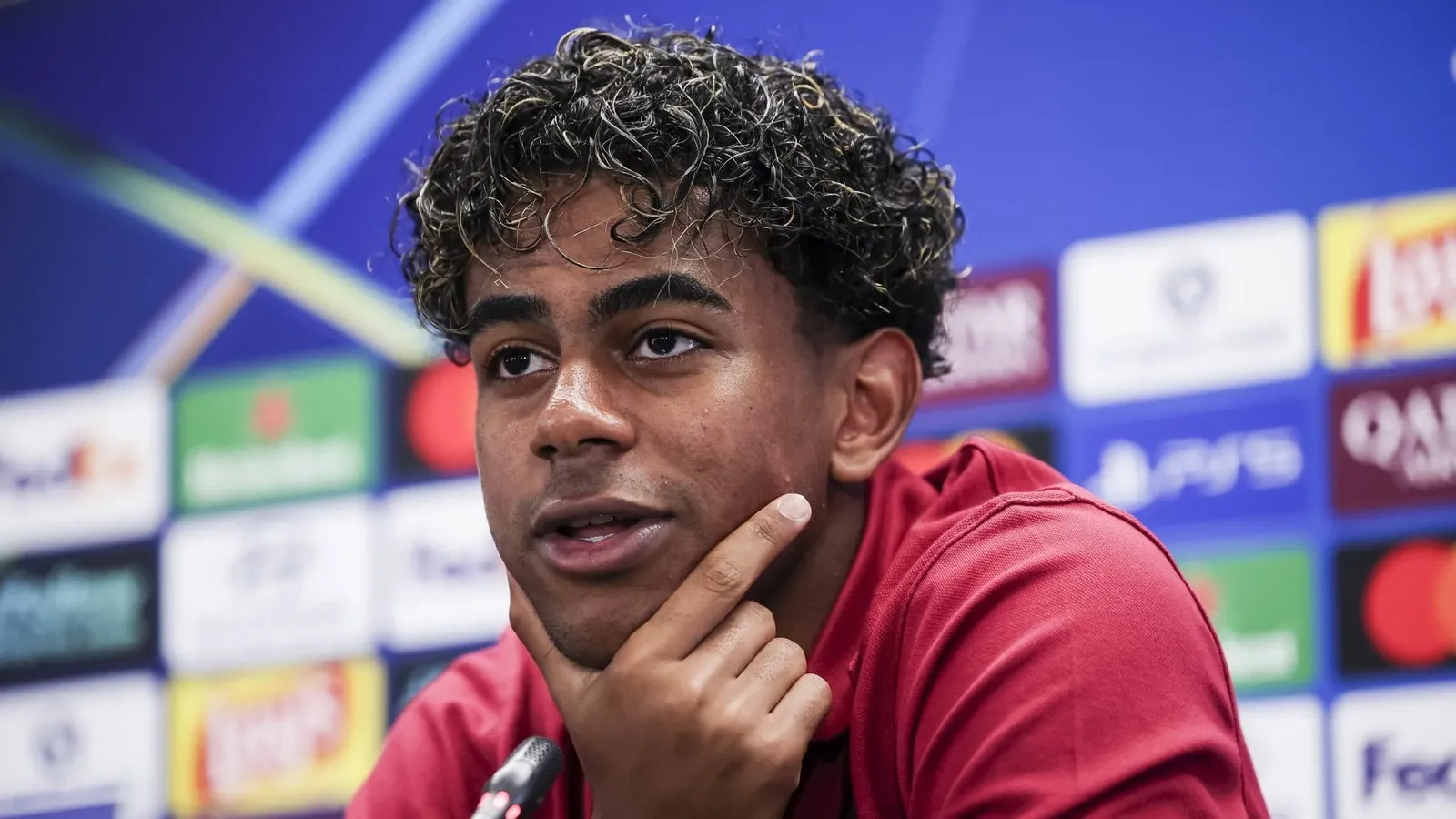 Yamal minimiza disputa pela Bola de Ouro e responde a Mbappé