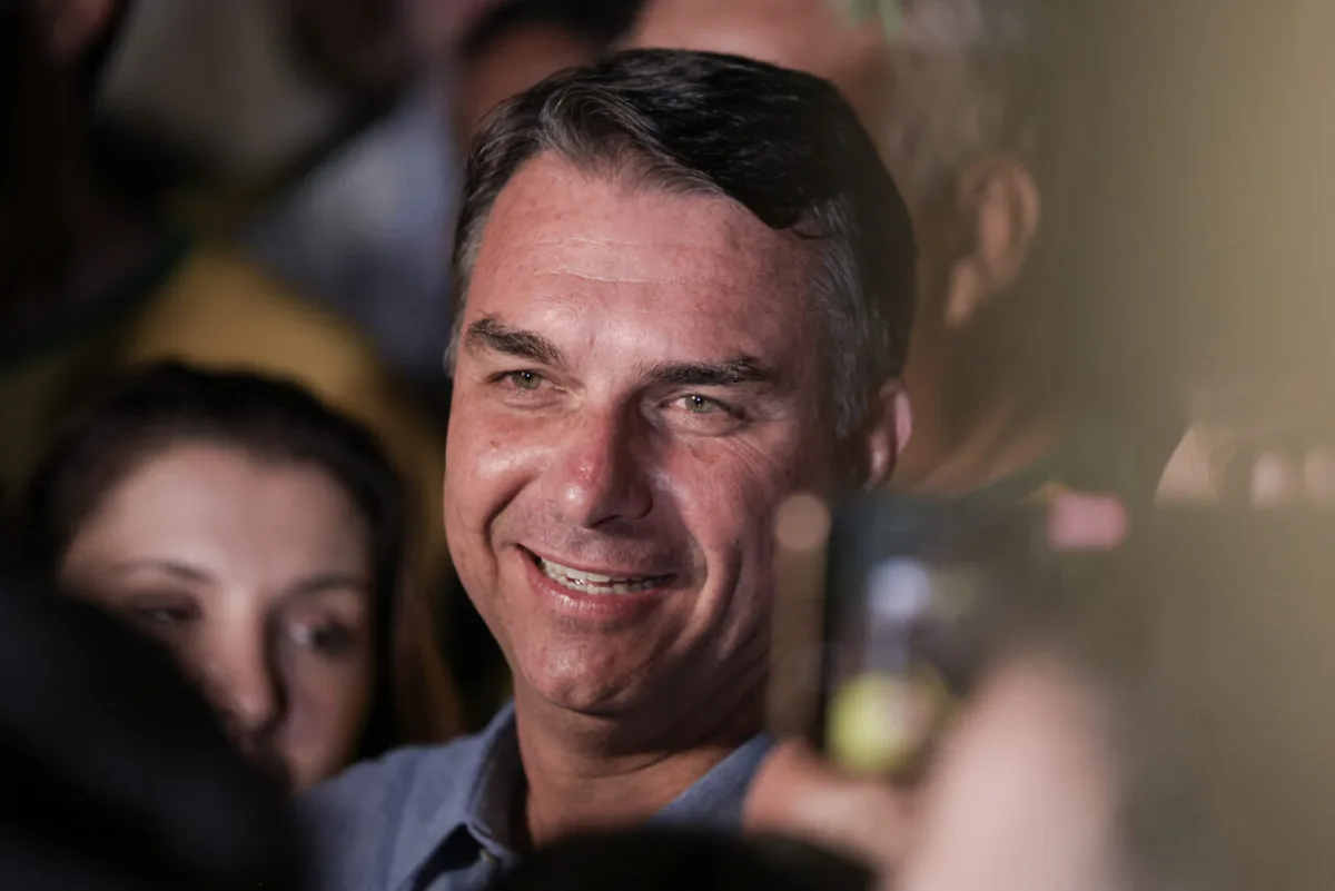 Analistas projetam alta no mercado após avanço de Flávio Bolsonaro