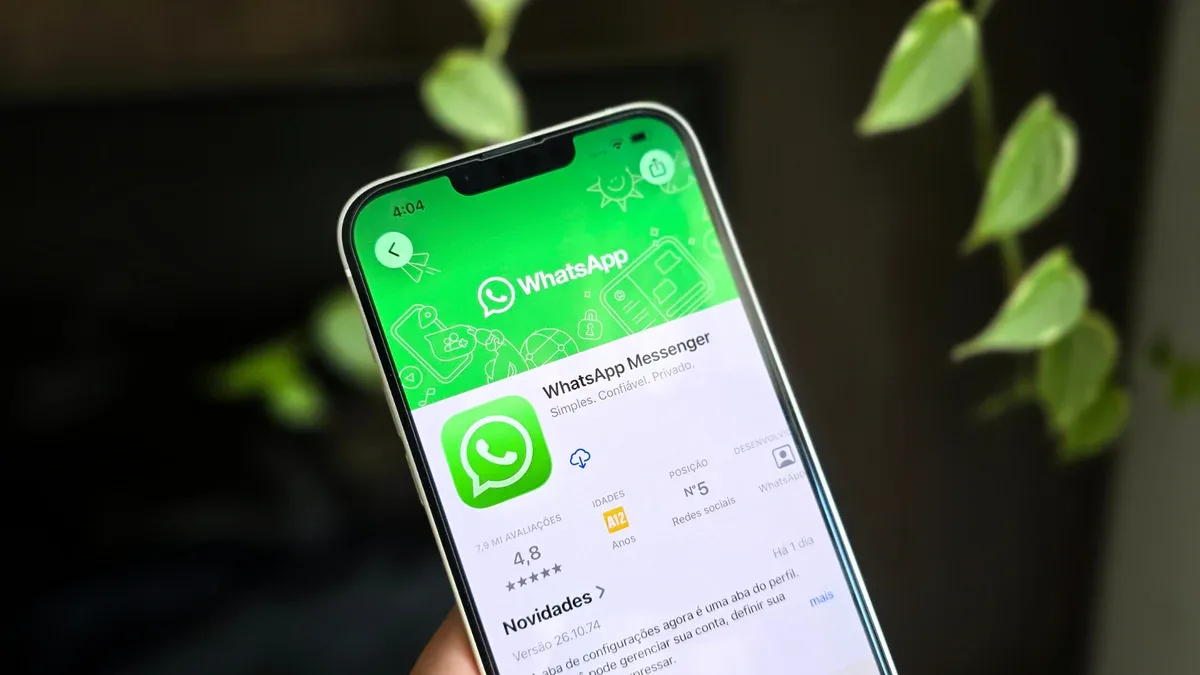 WhatsApp testa menus translúcidos inspirados no Liquid Glass no iPhone
