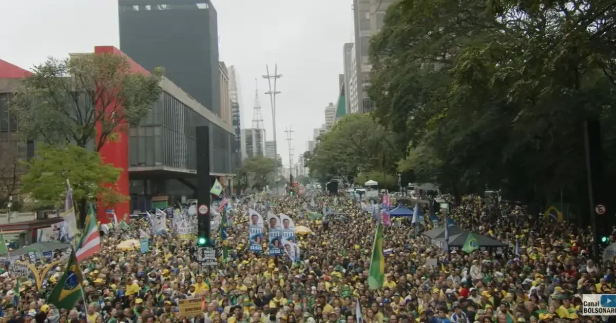 Ato de Flávio Bolsonaro em São Paulo cobra investigação sobre caso Master