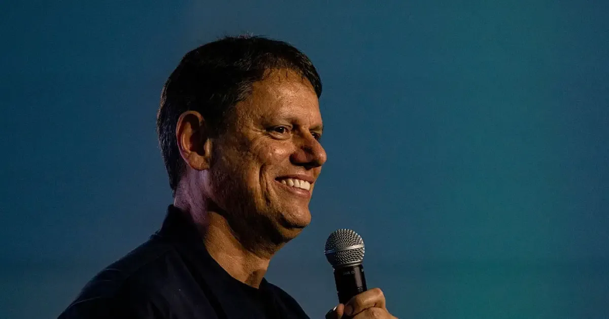 Tarcísio confirma vitória no primeiro turno para o governo paulista