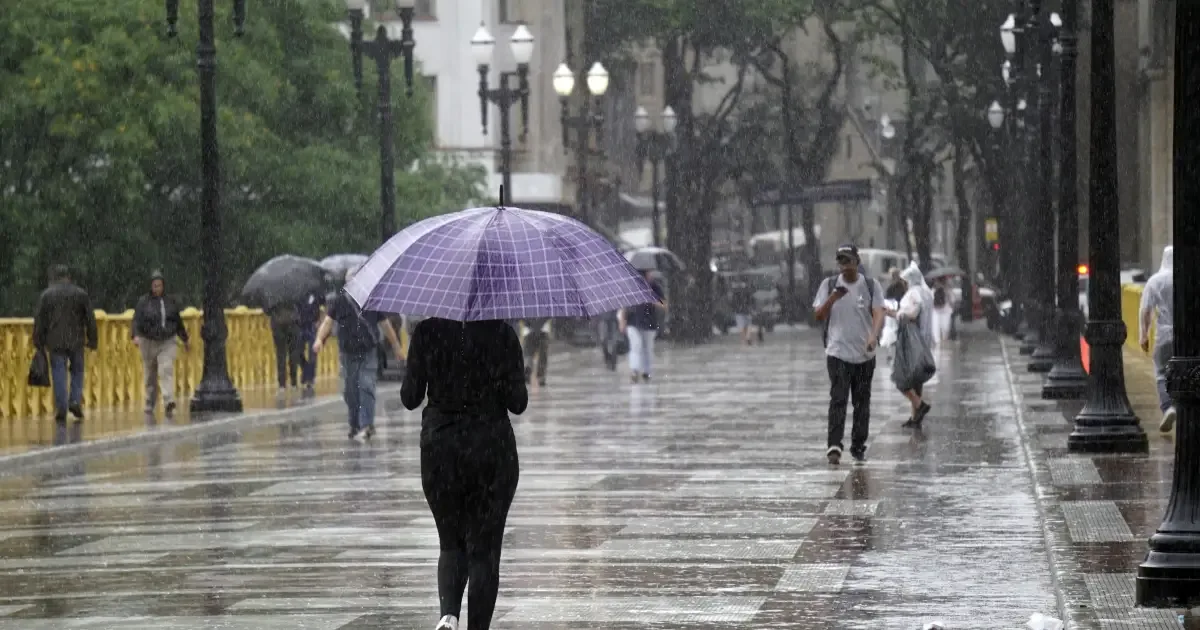 Ciclone aumenta risco de temporais e tornados no centro-sul até sábado