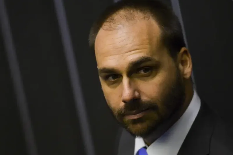 Voto do STF fixa detenção e multa para Eduardo Bolsonaro por difamação