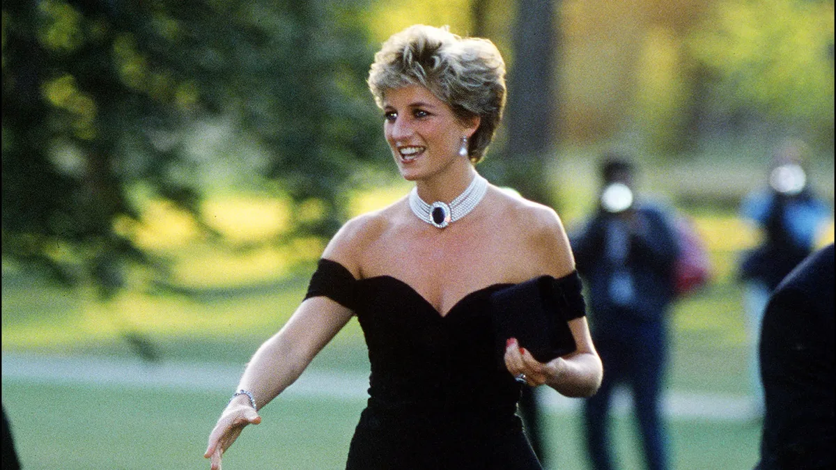 Vestido usado por Diana após revelação de Charles vai a leilão