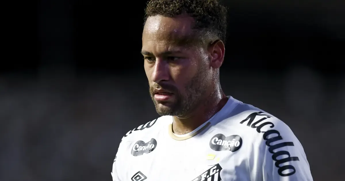 Pneu furado interrompe trajeto de Neymar para gravação publicitária