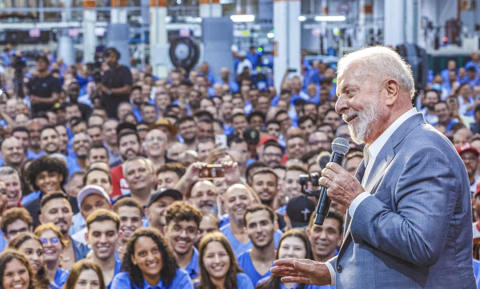 Posts misturam fechamentos no exterior com suposta saída de empresas do Brasil