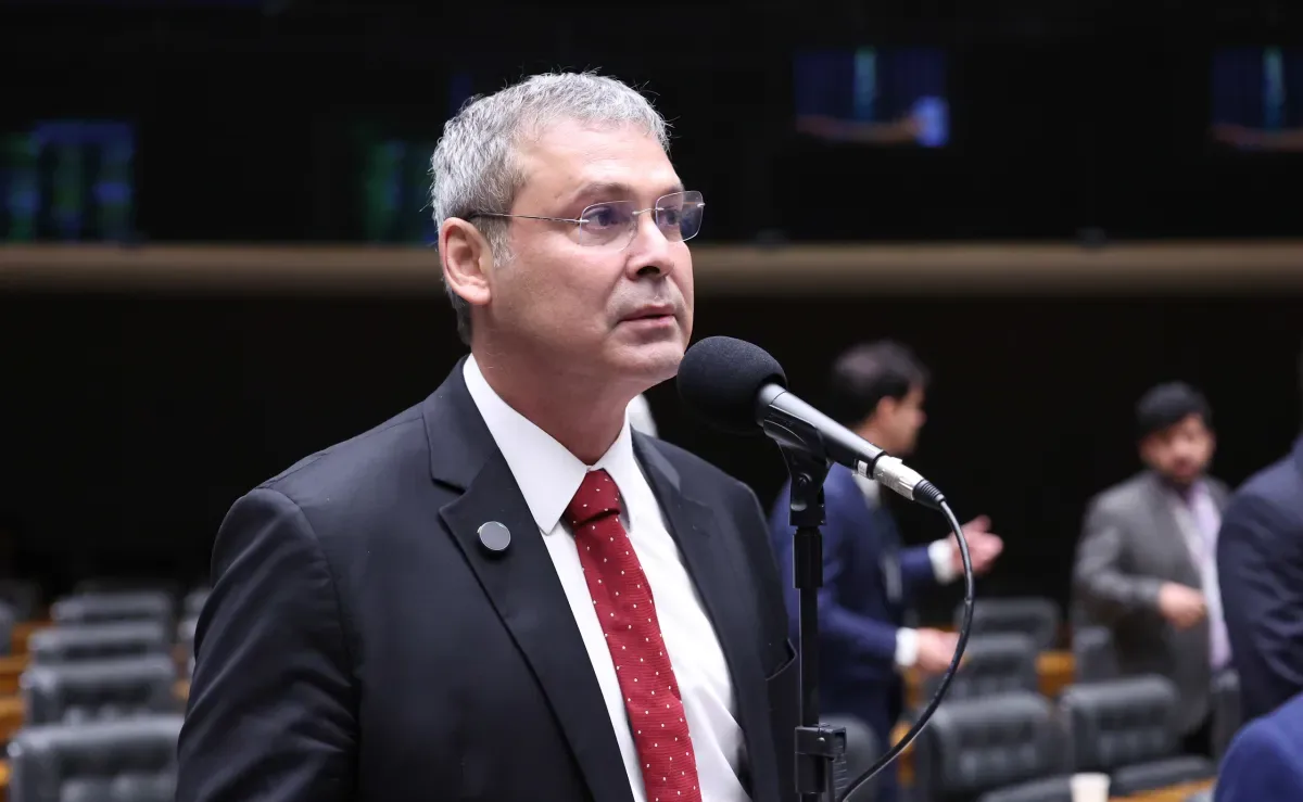 Lindbergh diz que Zanin manda PF entregar conteúdo do celular de Vorcaro