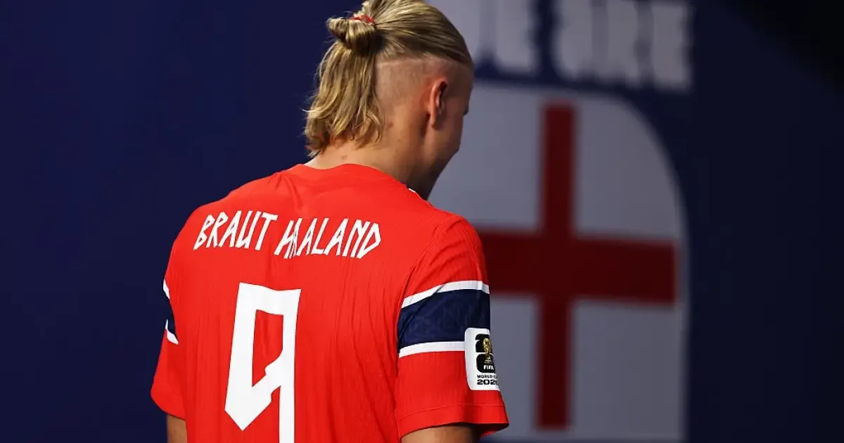 Haaland leva Norwegian à Justiça por campanha com seu rabo de cavalo