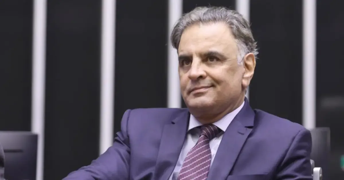 Aécio promete apoiar fim da escala 6×1 na disputa pelo Senado
