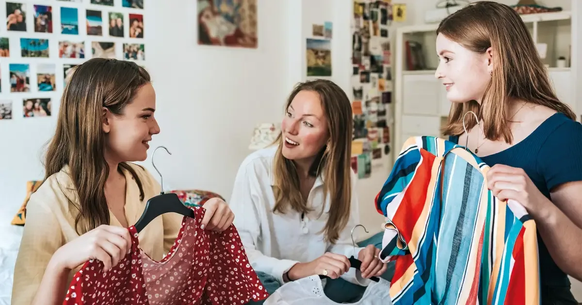 Moda circula entre amigos e redefine o valor das roupas para a geração Z