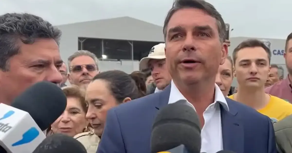Flávio Bolsonaro acusa Moraes de perseguição após visita a Filipe Martins