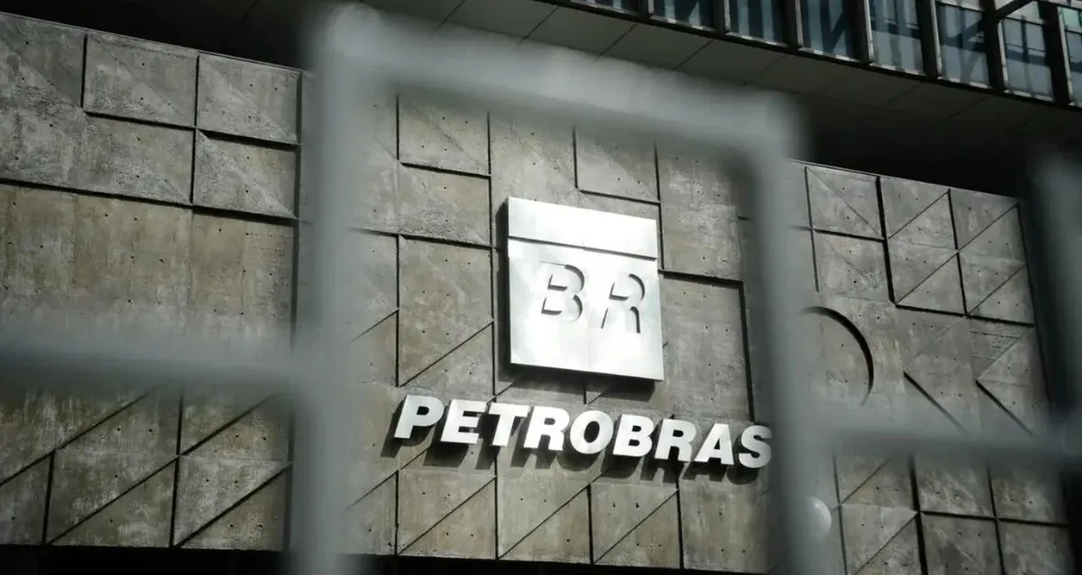 Petrobras espera regras do governo antes de reajustar diesel em R$ 1