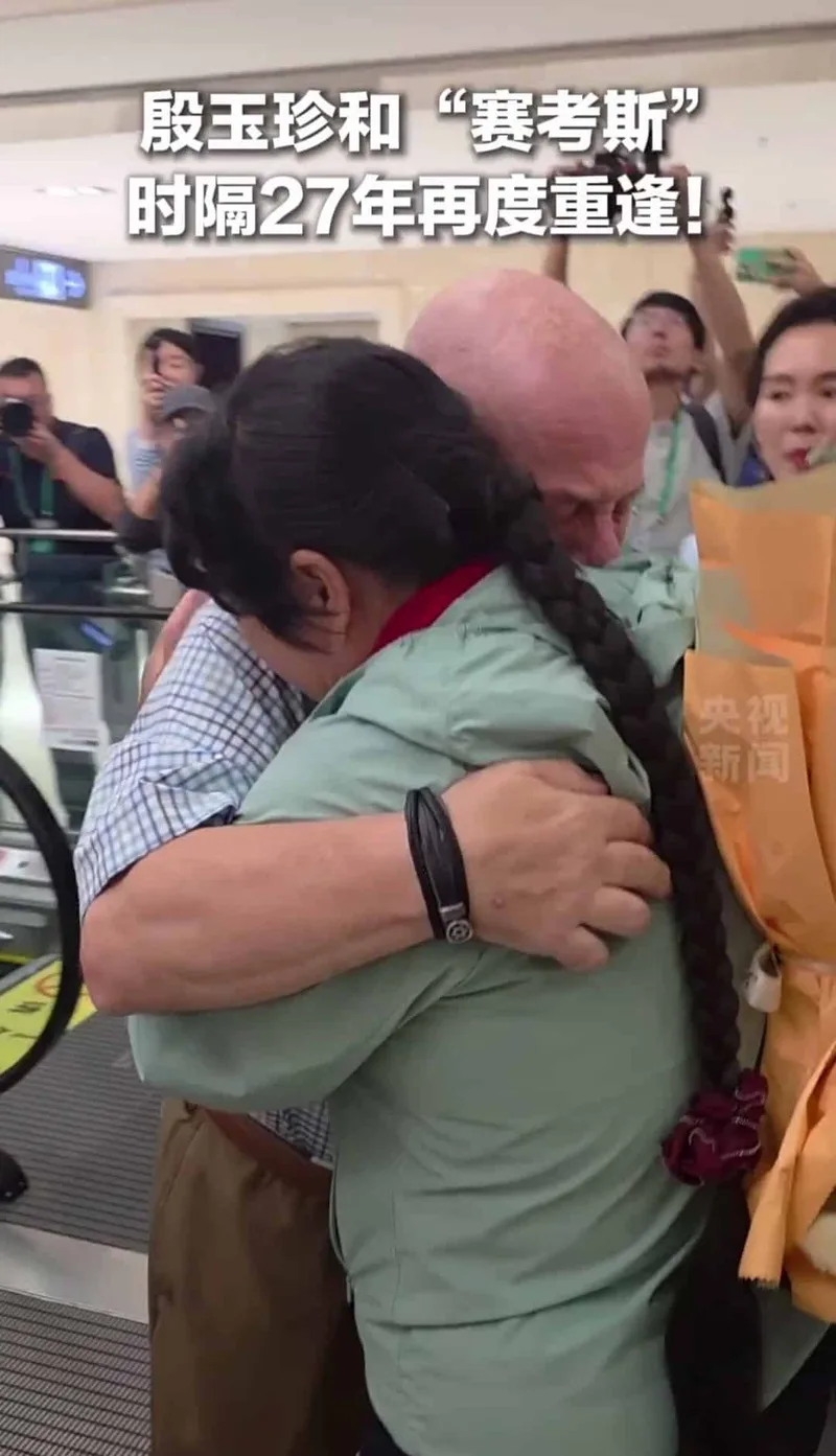 Amizade entre professor dos EUA e ativista chinesa gera reencontro após mais de 20 anos