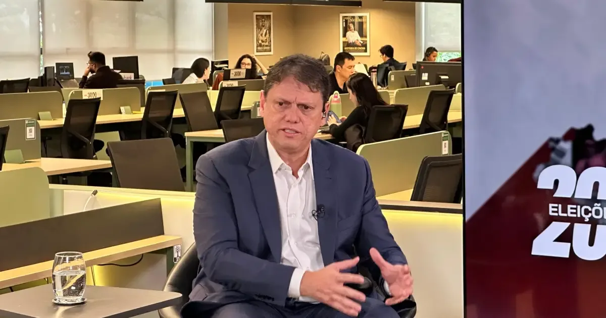 Tarcísio suspende agendas de campanha para acompanhar resposta às chuvas