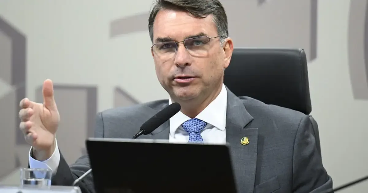 Secom diz que servidor agiu por conta própria em caso envolvendo Flávio Bolsonaro