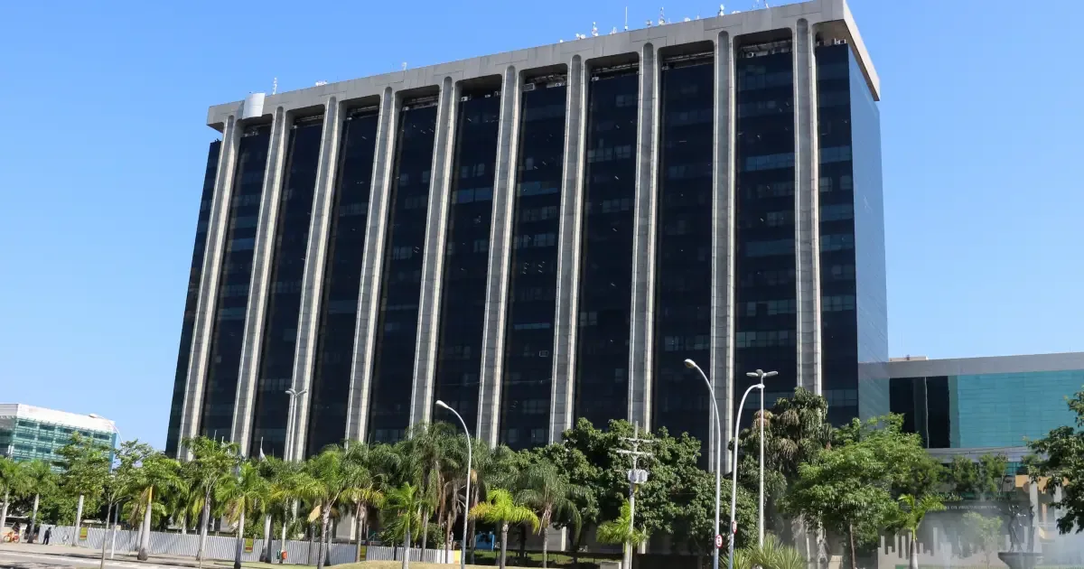 Aliados de Eduardo Paes ocupam cargos e recebem até R$ 52 000 brutos