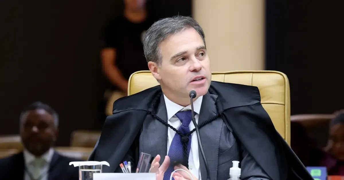 Análise aponta possível uso de robôs em críticas a André Mendonça