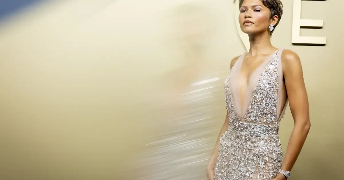 Emmy 2026 reúne vestidos brilhantes e tons fortes no tapete vermelho