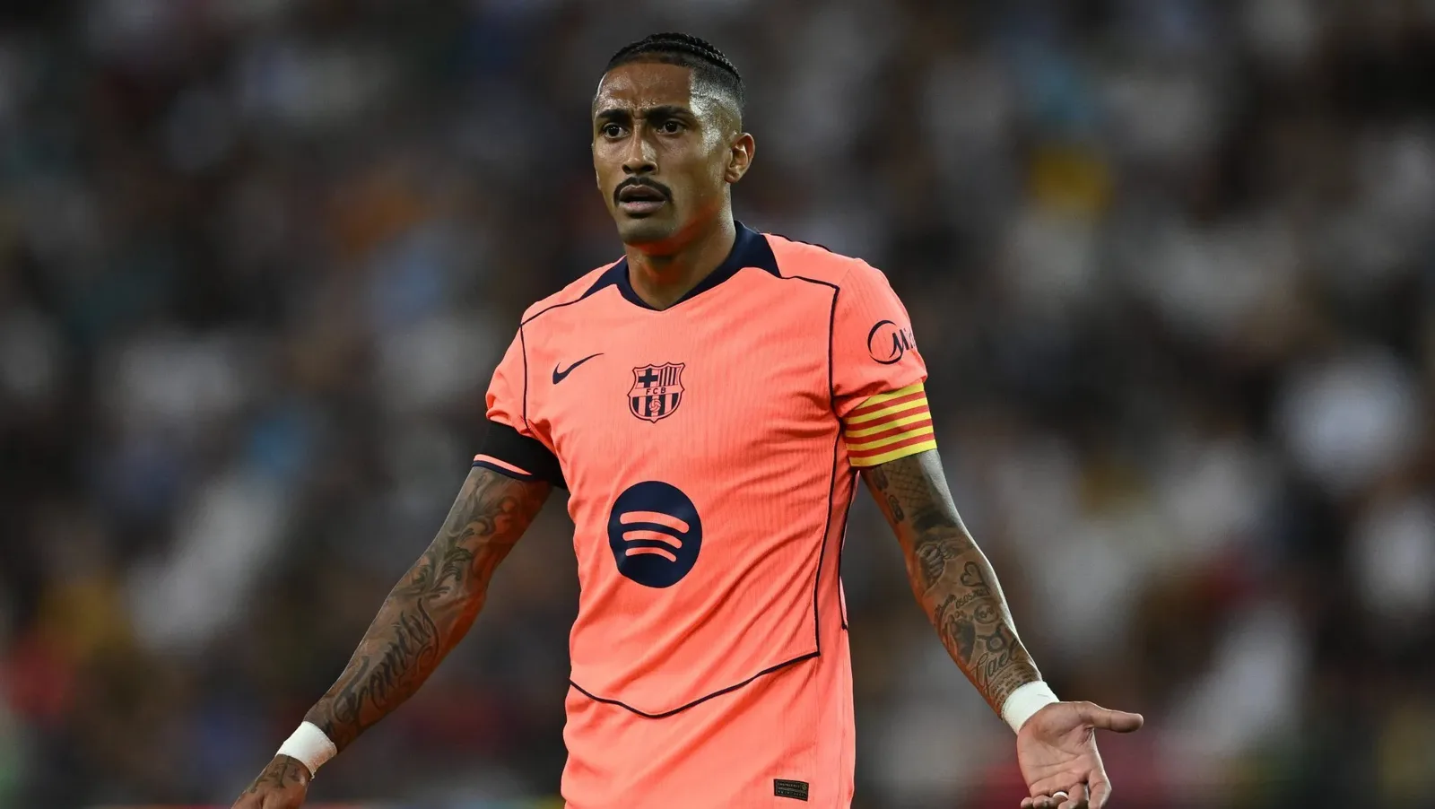Barcelona adota cautela com Raphinha após novo edema na coxa direita