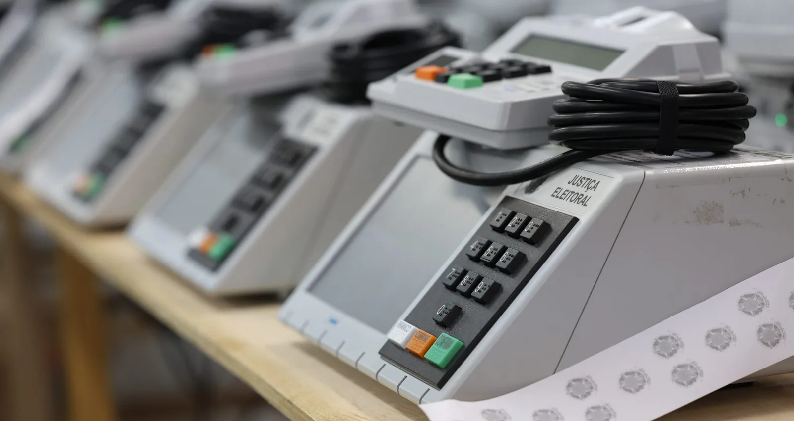 TSE mantém apuração mesmo com falhas de energia nas eleições de 2026