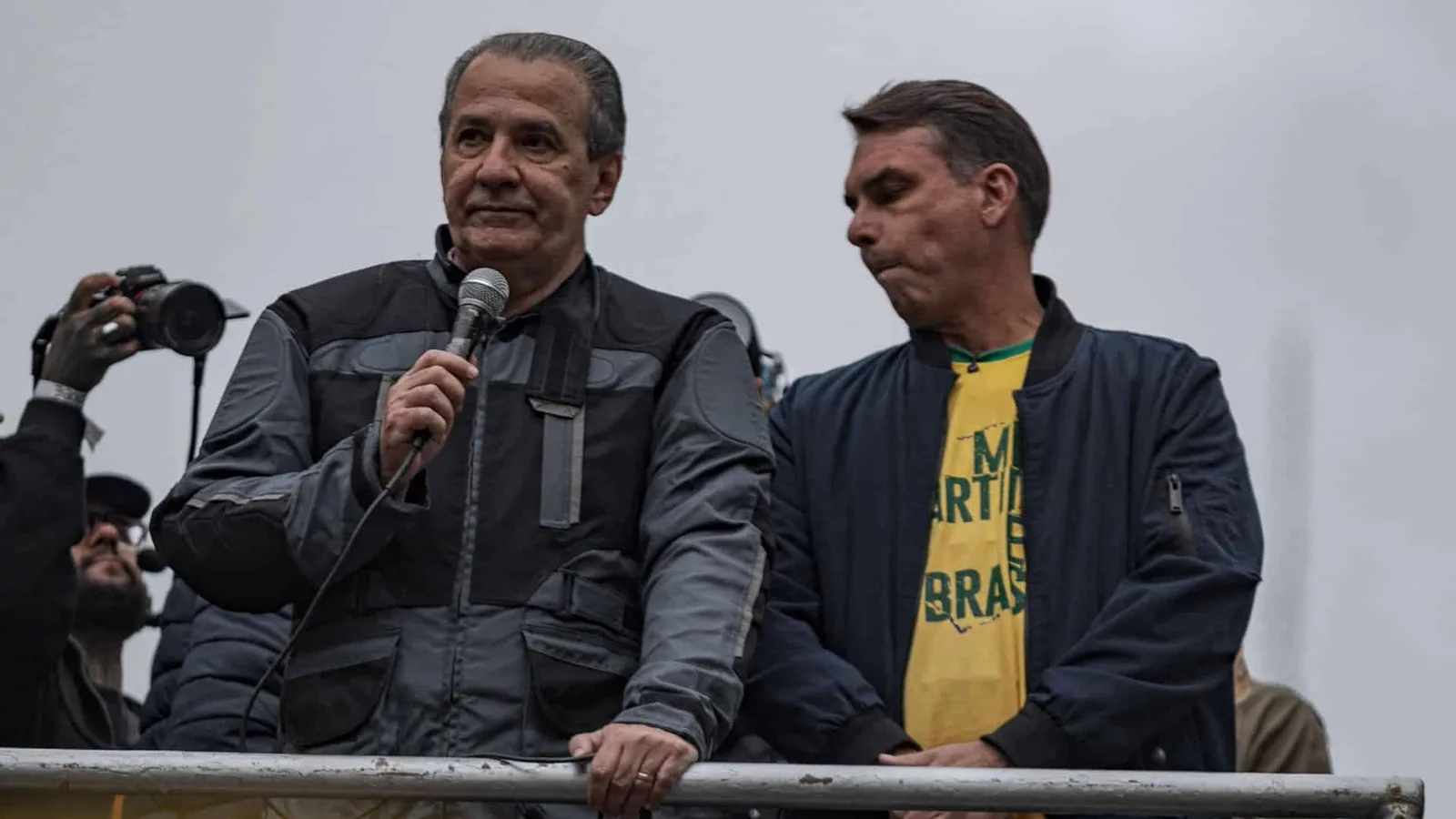 Flávio Bolsonaro tem maior rejeição, enquanto avaliação de Lula permanece estável