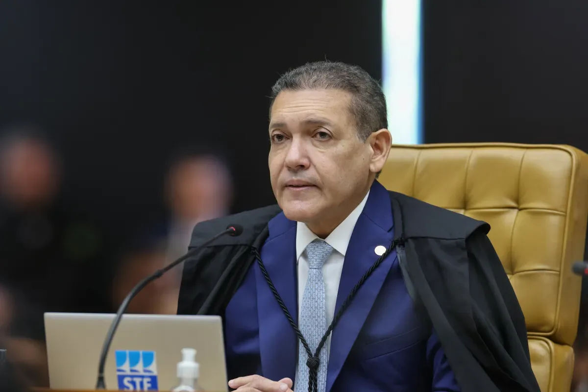 Nunes Marques considera votar em pedido contra Mendonça no STF