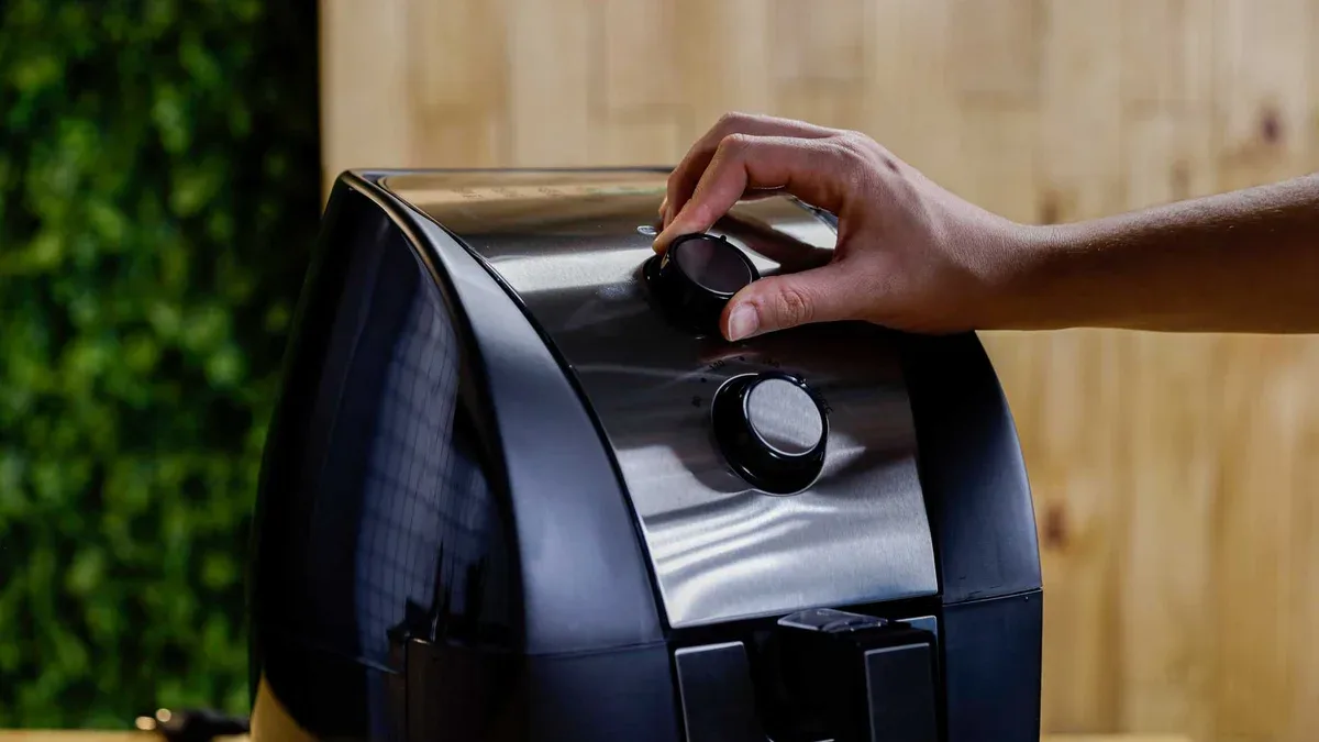 Pré-aquecer a air fryer pode melhorar textura, mas não é sempre necessário
